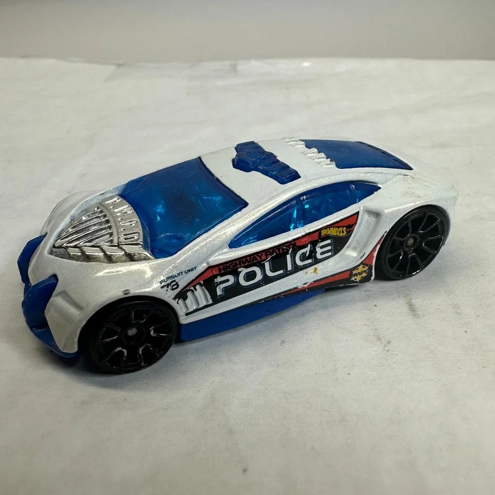 Hot Wheels 2010 Highway‎ Patrol Police Car White Blue Diecast Toy